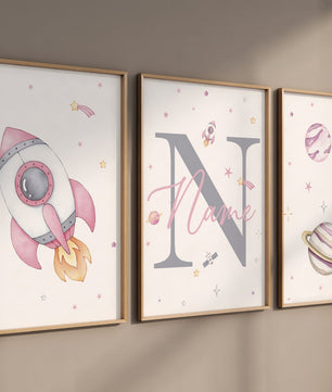 Cuadros Decorativos infantiles Modernos Astronautas cohete y planetas rosado