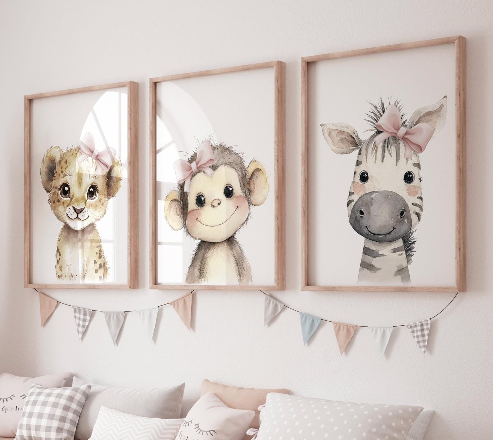 Cuadros Decorativos infantiles Modernos animales niña mono leoncita y cebrita con moño