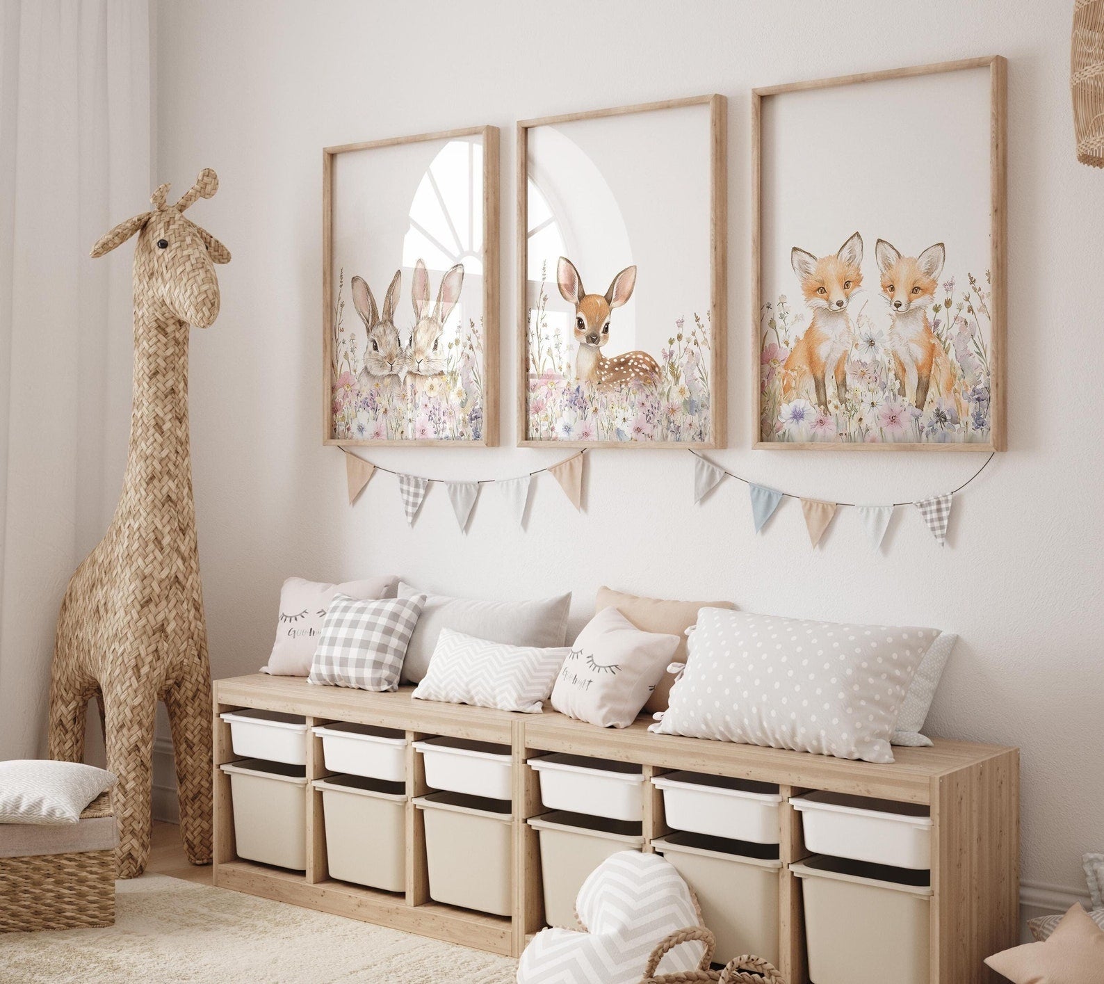 Cuadros Decorativos infantiles Modernos animales del bosque en jardin niña