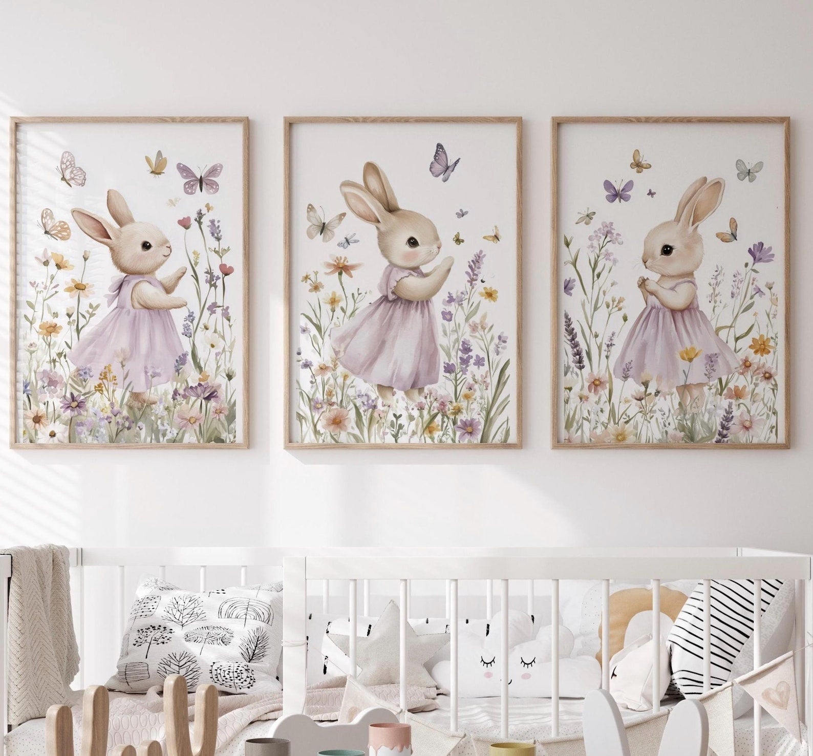 Cuadros Decorativos infantiles Modernos Coneja moradas en jardin