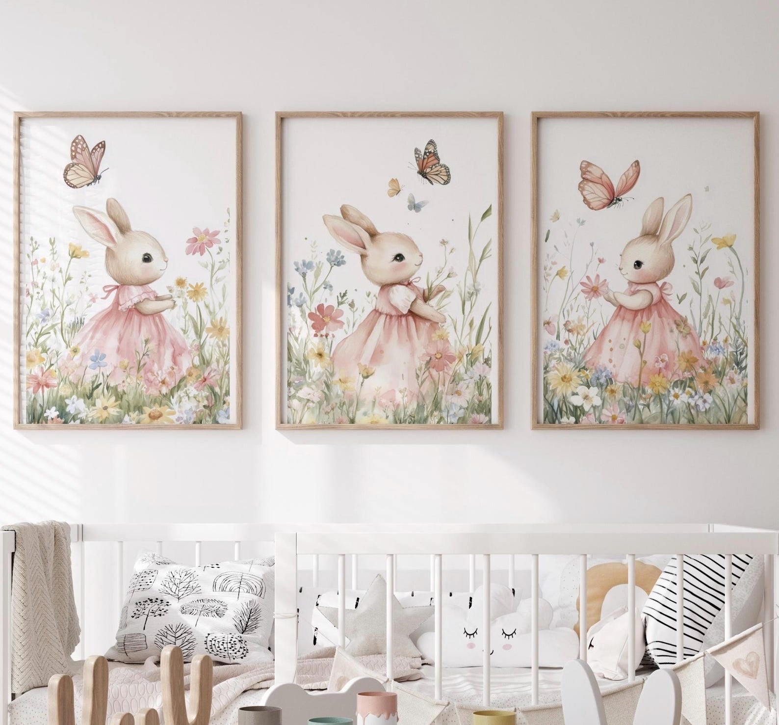Cuadros Decorativos infantiles Modernos Coneja en pradera rosa