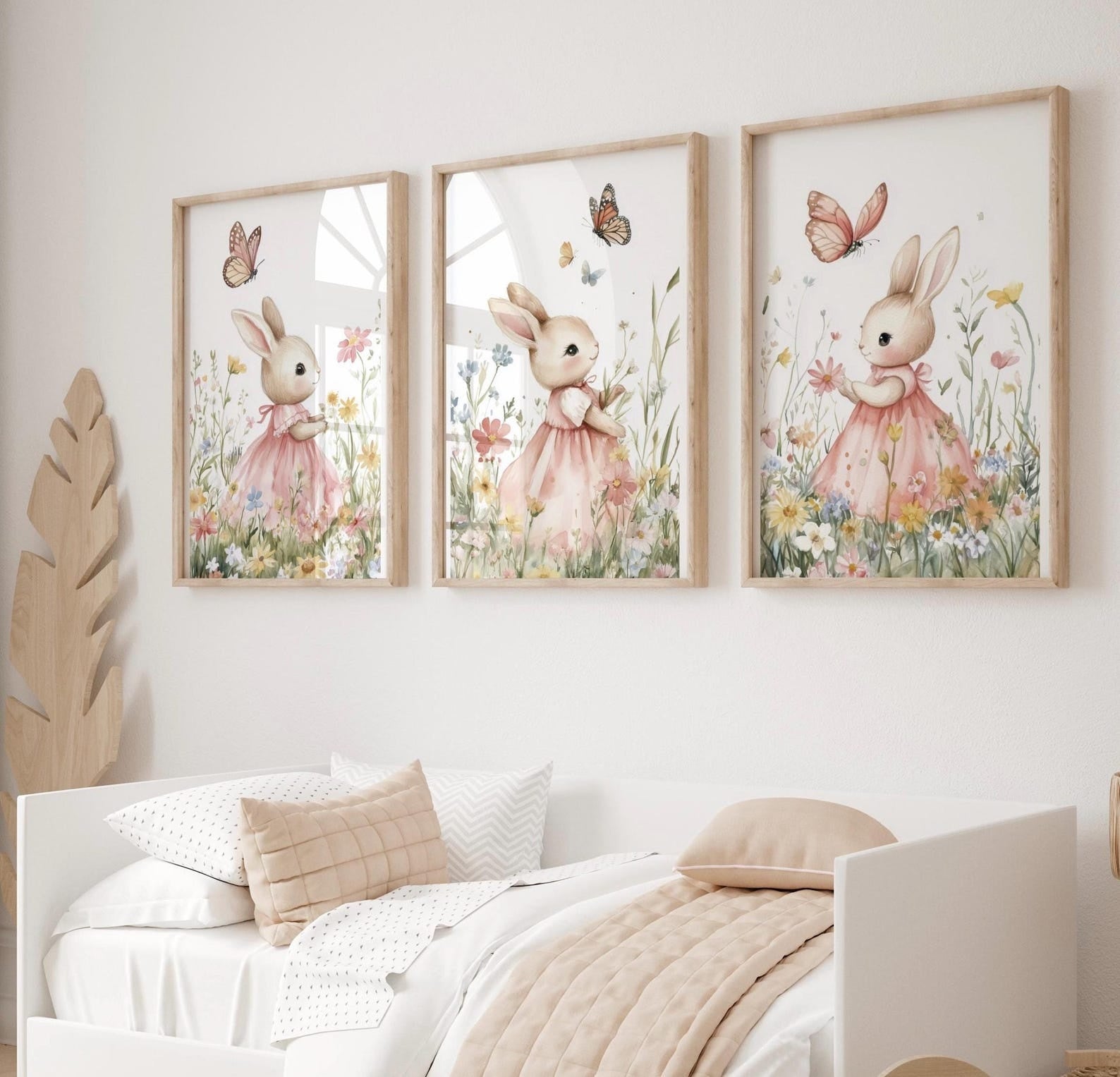 Cuadros Decorativos infantiles Modernos Coneja en pradera rosa