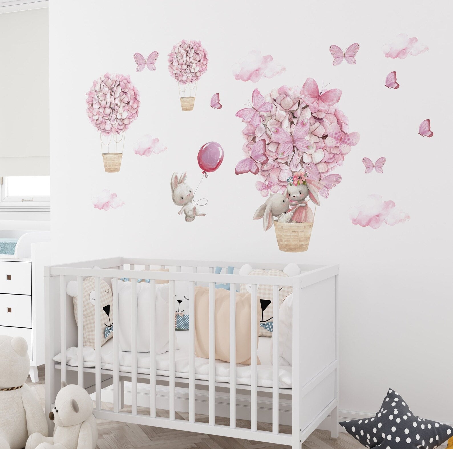 Vinilos decorativos Adhesivos infantiles de Pared Conejos en globo aerostatico de mariposas