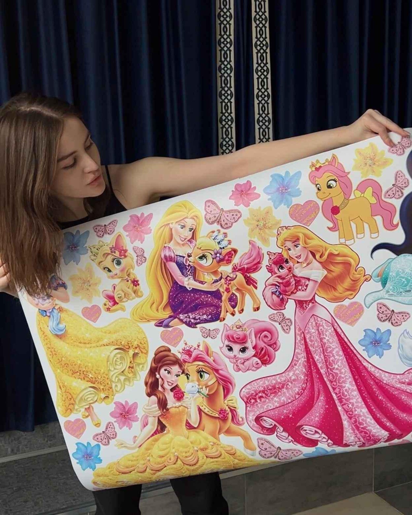 Vinilos decorativos Adhesivos infantiles de Pared princesas coloridas con mascotas