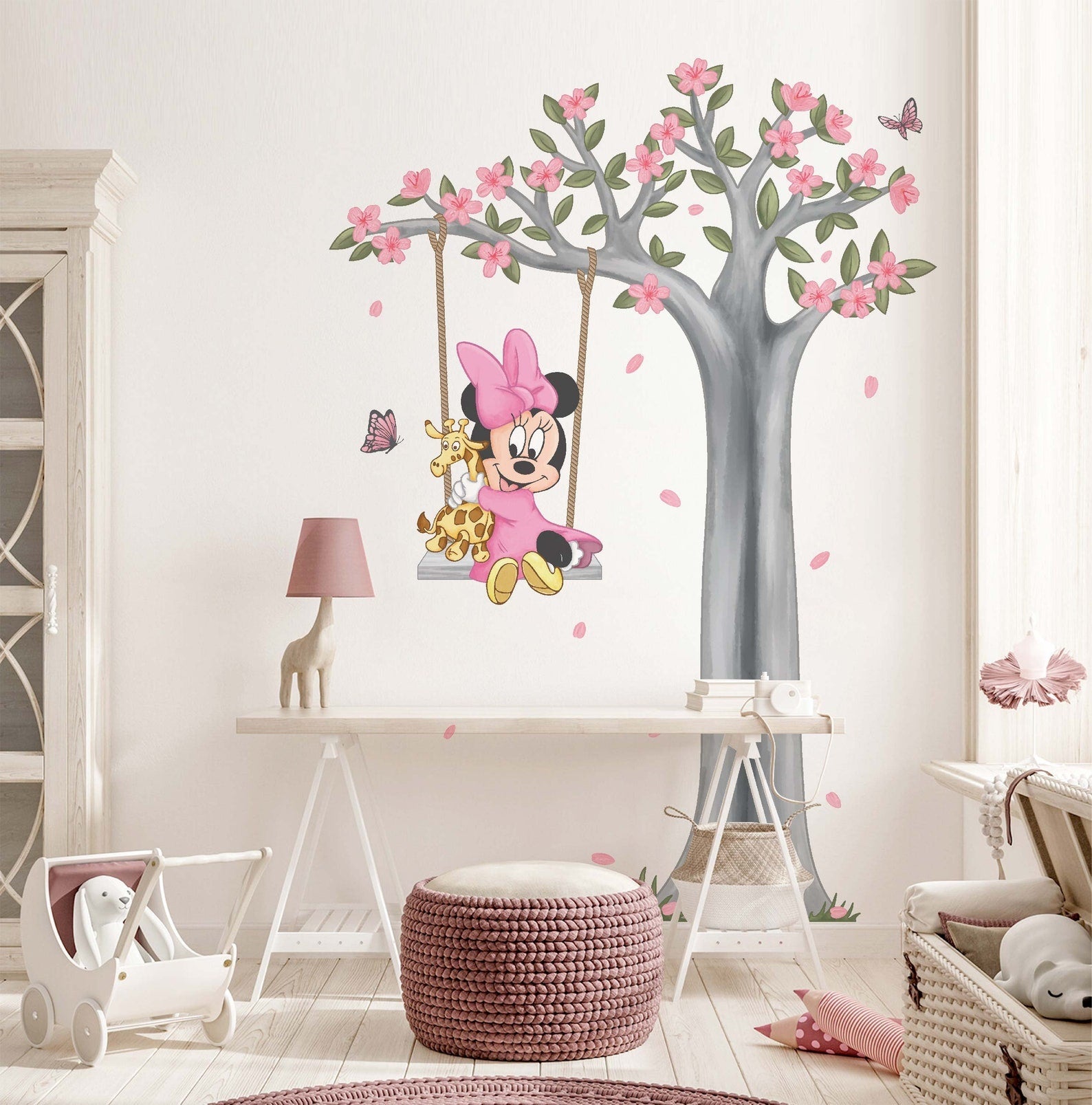 Vinilos decorativos Adhesivos infantiles de Pared minnie en columpio en arbol