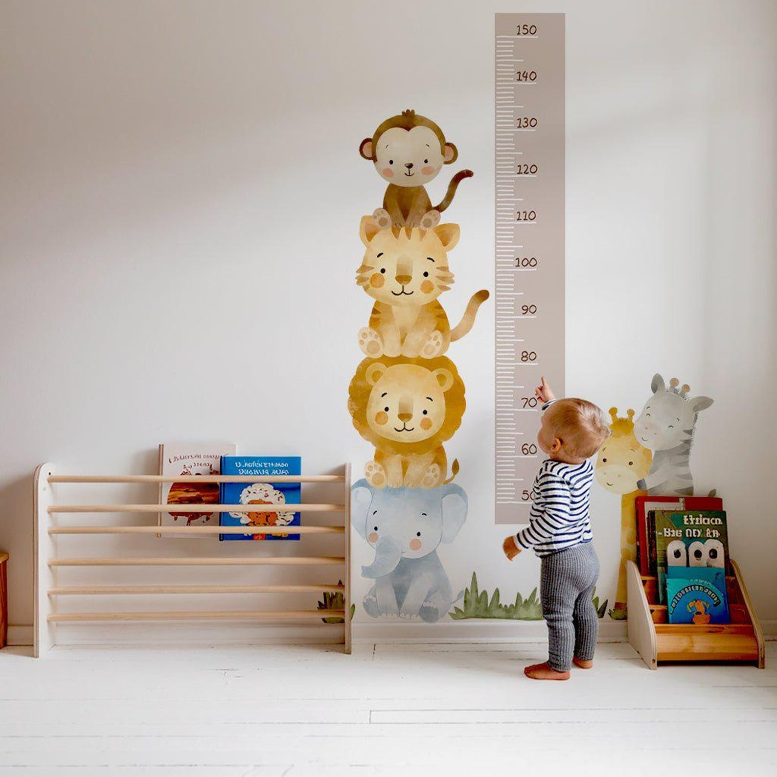 Medidor de altura infantil animales acuarelados torre