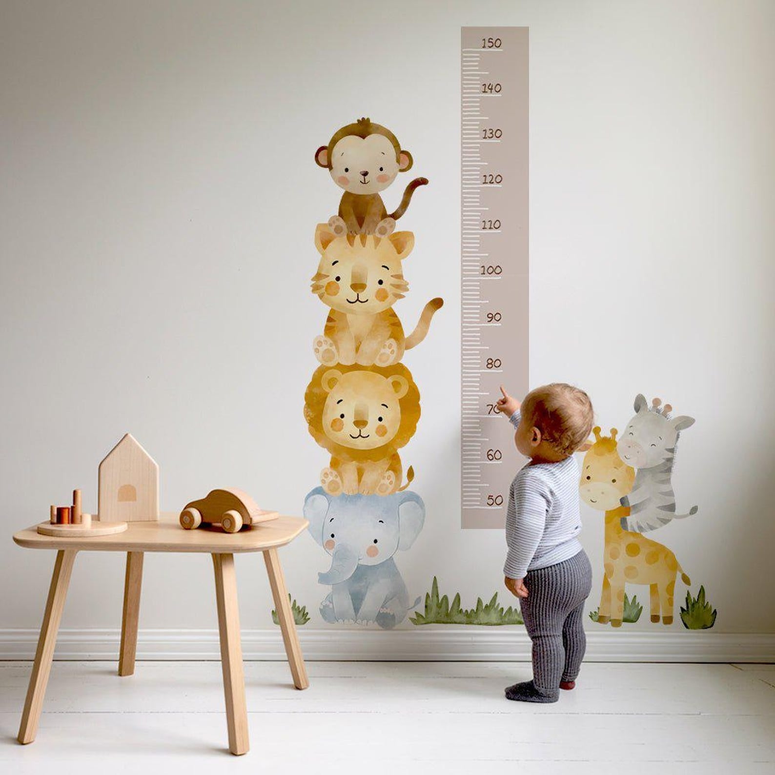 Medidor de altura infantil animales acuarelados torre