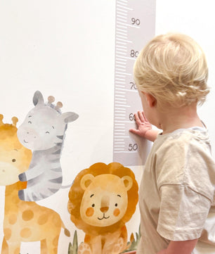 Medidor de altura infantil animales acuarelados torre