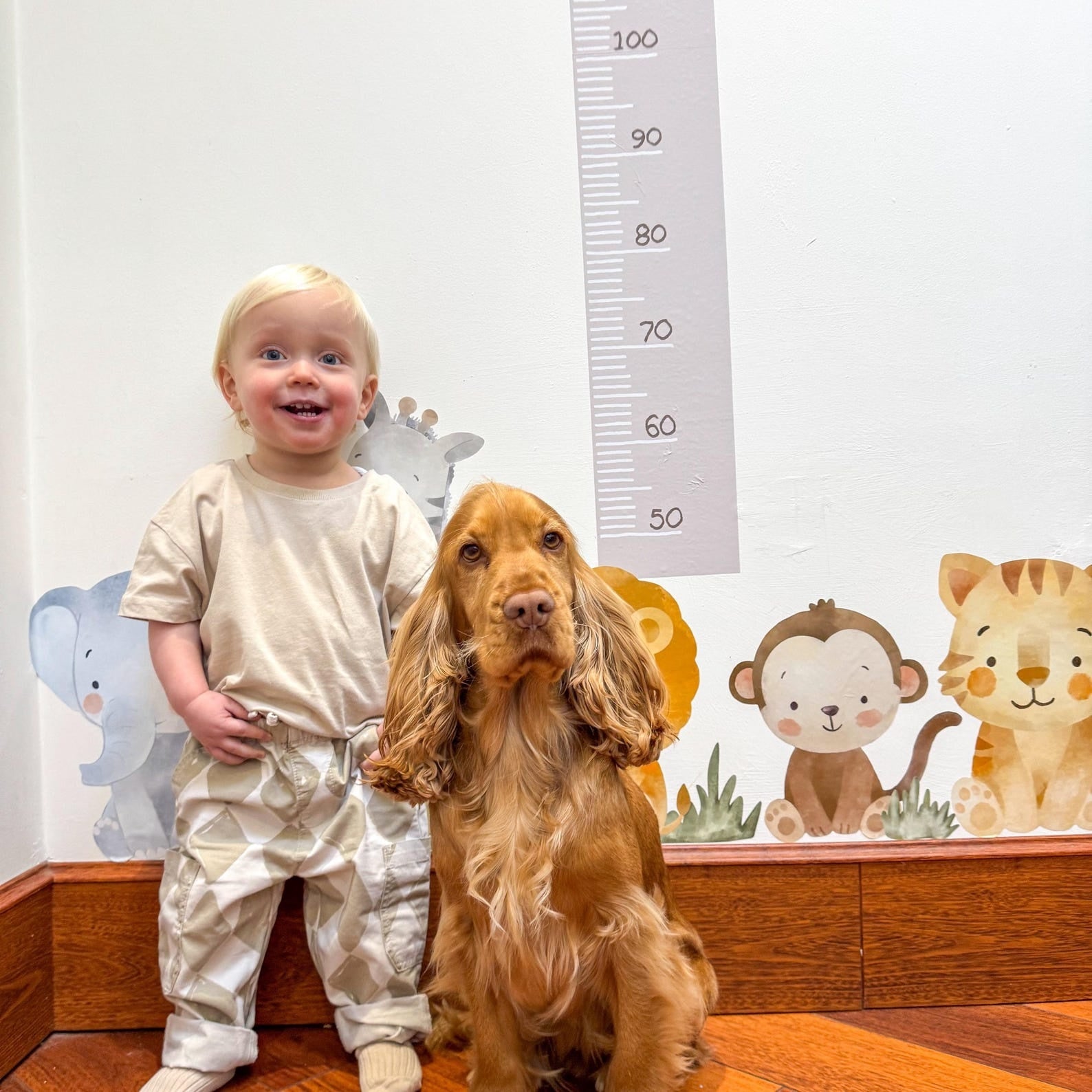 Medidor de altura infantil animales acuarelados torre