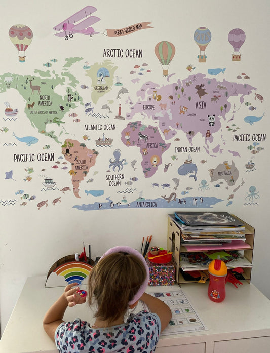 Mapa mundi infantil Niña Rosado animales, avion y globos