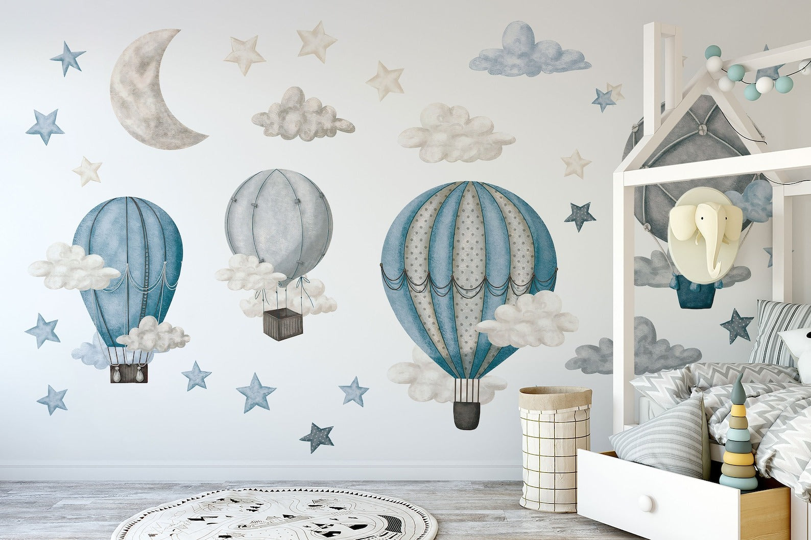 Vinilos decorativos Adhesivos infantiles de Pared globos con nubes colores variados