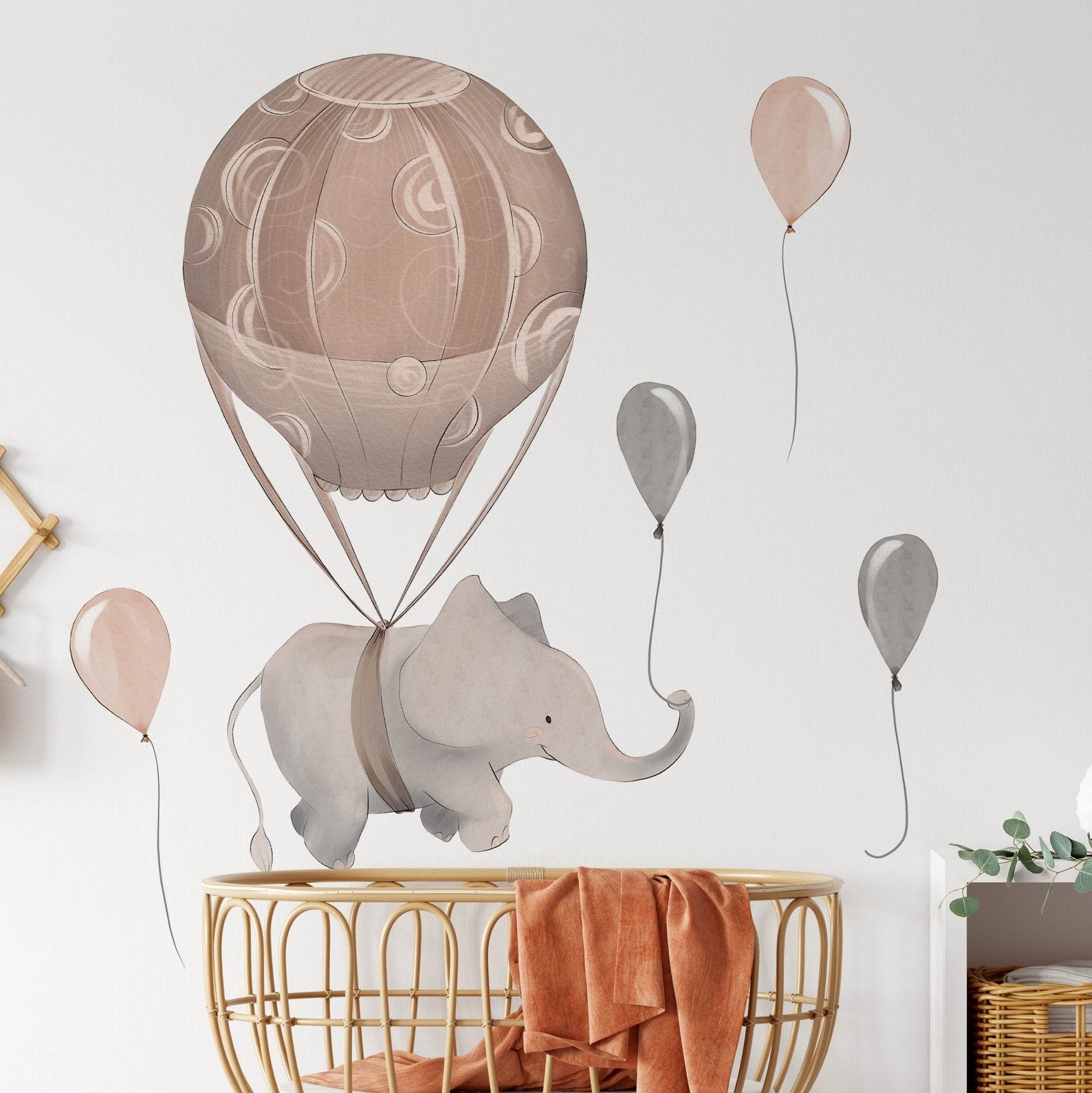 Vinilos decorativos Adhesivos infantiles de Pared Elefantes con globo aerostatico marron